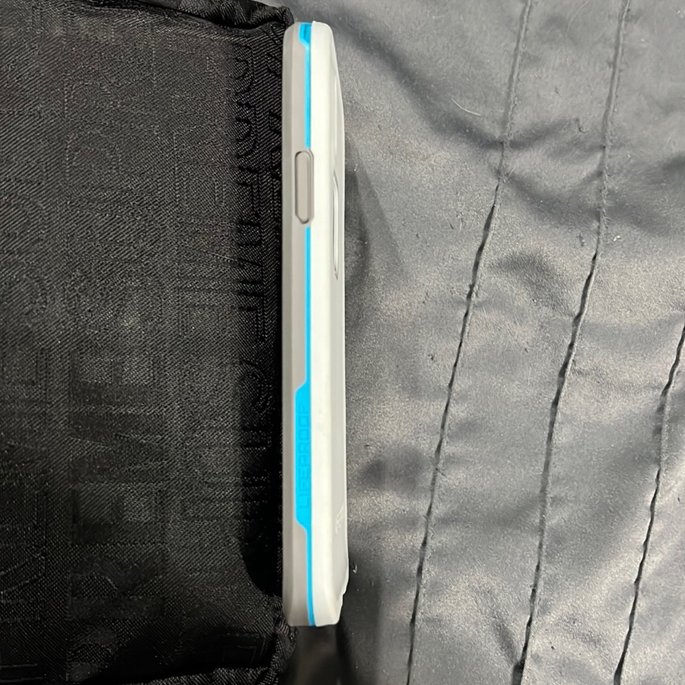 Life Proof IPhone Case - Picture 2 of 4